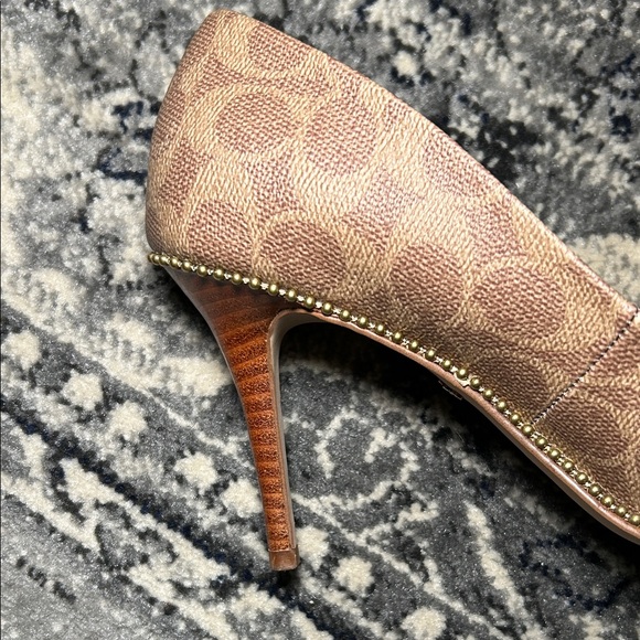 Coach Waverly Pumps Tan Patterned Heels - Picture 3 of 6
